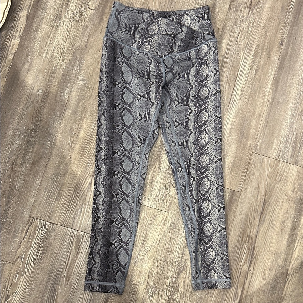 NWOT Victoria’s Secret: Snakeskin Print Leggings